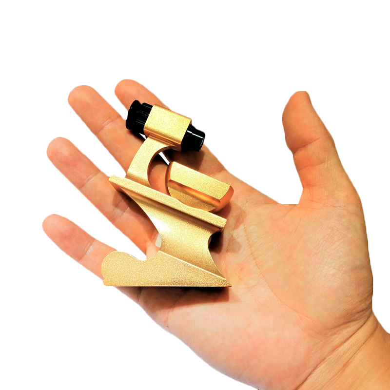 Handheld size demonstration of the gold JYBS diamond inscription loupe illustrating its highly portable profile. Handheld size demonstration of the gold JYBS diamond inscription loupe illustrating its highly portable profile.