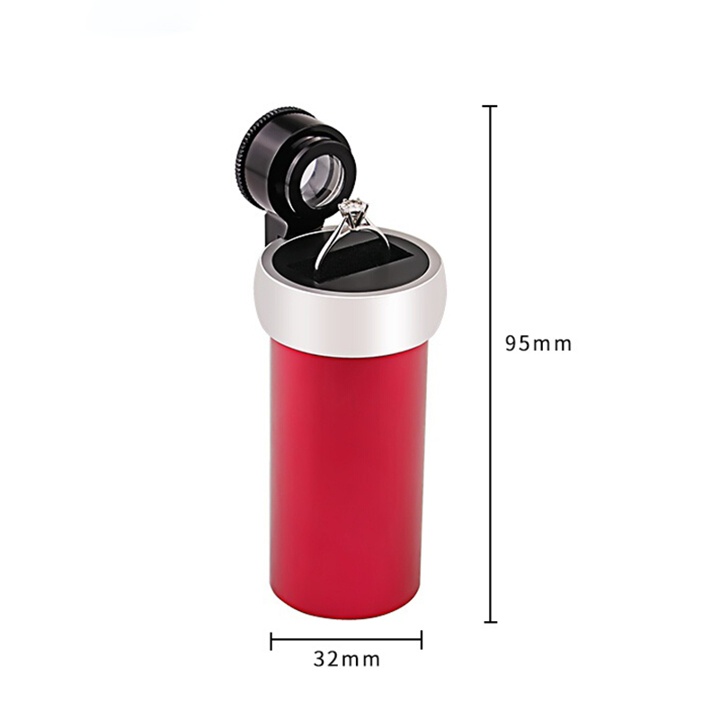 Left profile perspective of the red JYBS handheld loupe cylinder highlighting the 95-mm total length and 32-mm base width parameters. Left profile perspective of the red JYBS handheld loupe cylinder highlighting the 95-mm total length and 32-mm base width parameters.