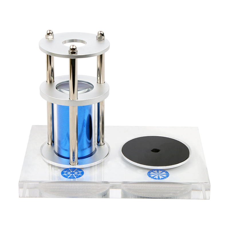 The JYBS heart and arrow loupe system featuring a blue optical cylinder column mounted on a clear plastic standalone base plate next to its black specimen disk. The JYBS heart and arrow loupe system featuring a blue optical cylinder column mounted on a clear plastic standalone base plate next to its black specimen disk.