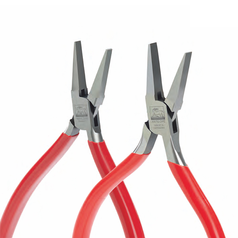 niqua® antilope flat nose pliers without spring & cut (120 / 130 mm) Pair view displaying the NIQUA Antilope flat nose pliers comparing the 120mm and 130mm smooth-jaw models with red PVC handles.