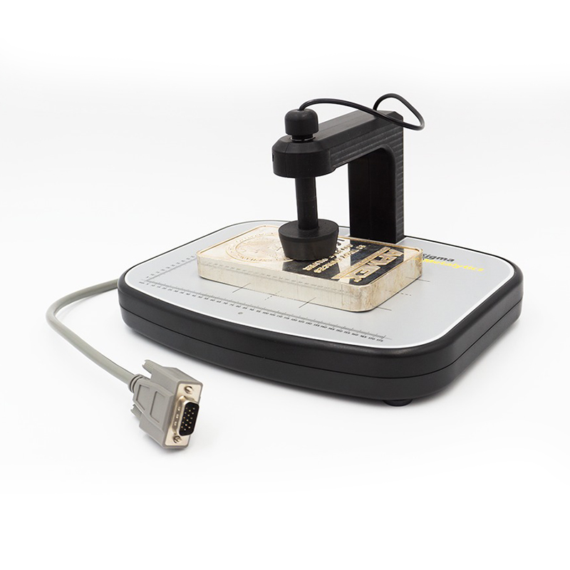 sigma metalytics precious metal verifier pmv pro + external bridge External Bridge sensor testing a large silver bullion bar placed on the platform.