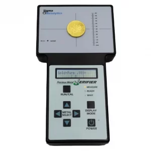 Top-down view of the Sigma Metalytics PMV Original verifying a pure gold Maple Leaf coin positioned on the built-in sensor platter.