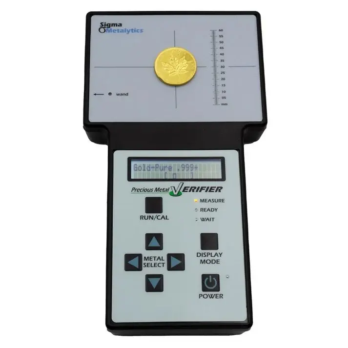 sigma metalytics precious metal verifier pmv original Top-down view of the Sigma Metalytics PMV Original verifying a pure gold Maple Leaf coin positioned on the built-in sensor platter.