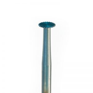 Macro view of the NIQUA SUPER Q 45 crown plate saw bur serrated wheel head on a 2.35mm steel shank.