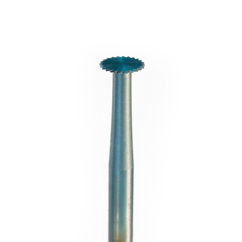 niqua® 45 tool steel burs crown plate saw Macro view of the NIQUA SUPER Q 45 crown plate saw bur serrated wheel head on a 2.35mm steel shank.