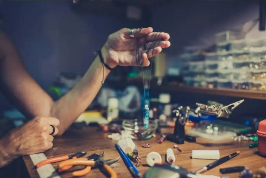 jewelry maker