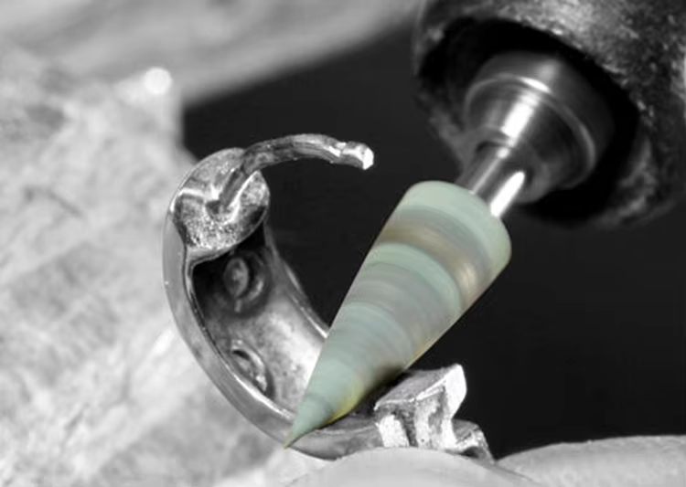 EVE® EVEFLEX silicone polishing bur in action, meticulously polishing a metal ring. Shows precision